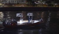 04_Boat_Parade_Videostill_flags_cross_and_halfmoon_klein